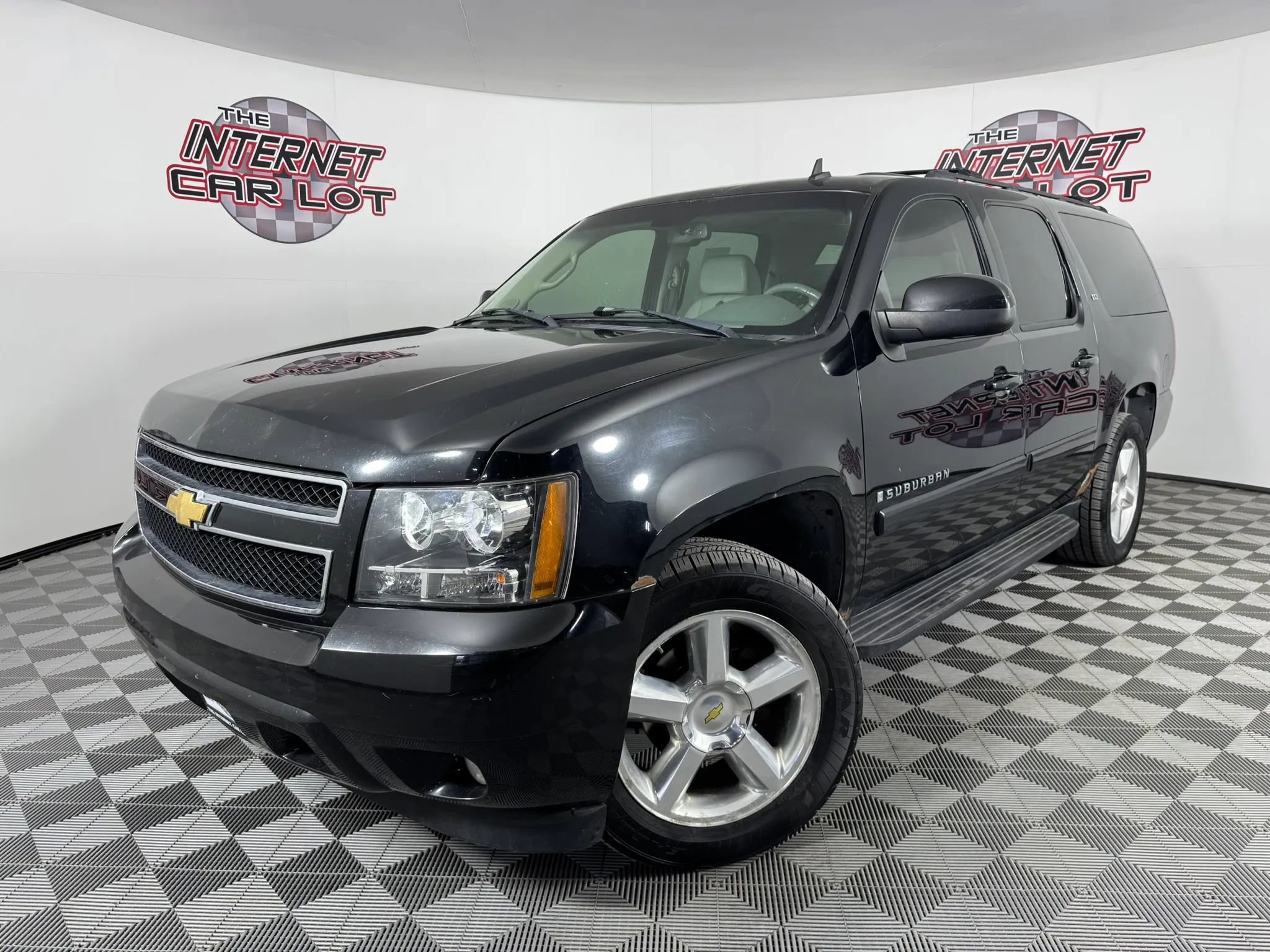 Used 2007 Chevrolet Suburban LTZ w/ LTZ Preferred Equipment Group AWD/4WD image 1