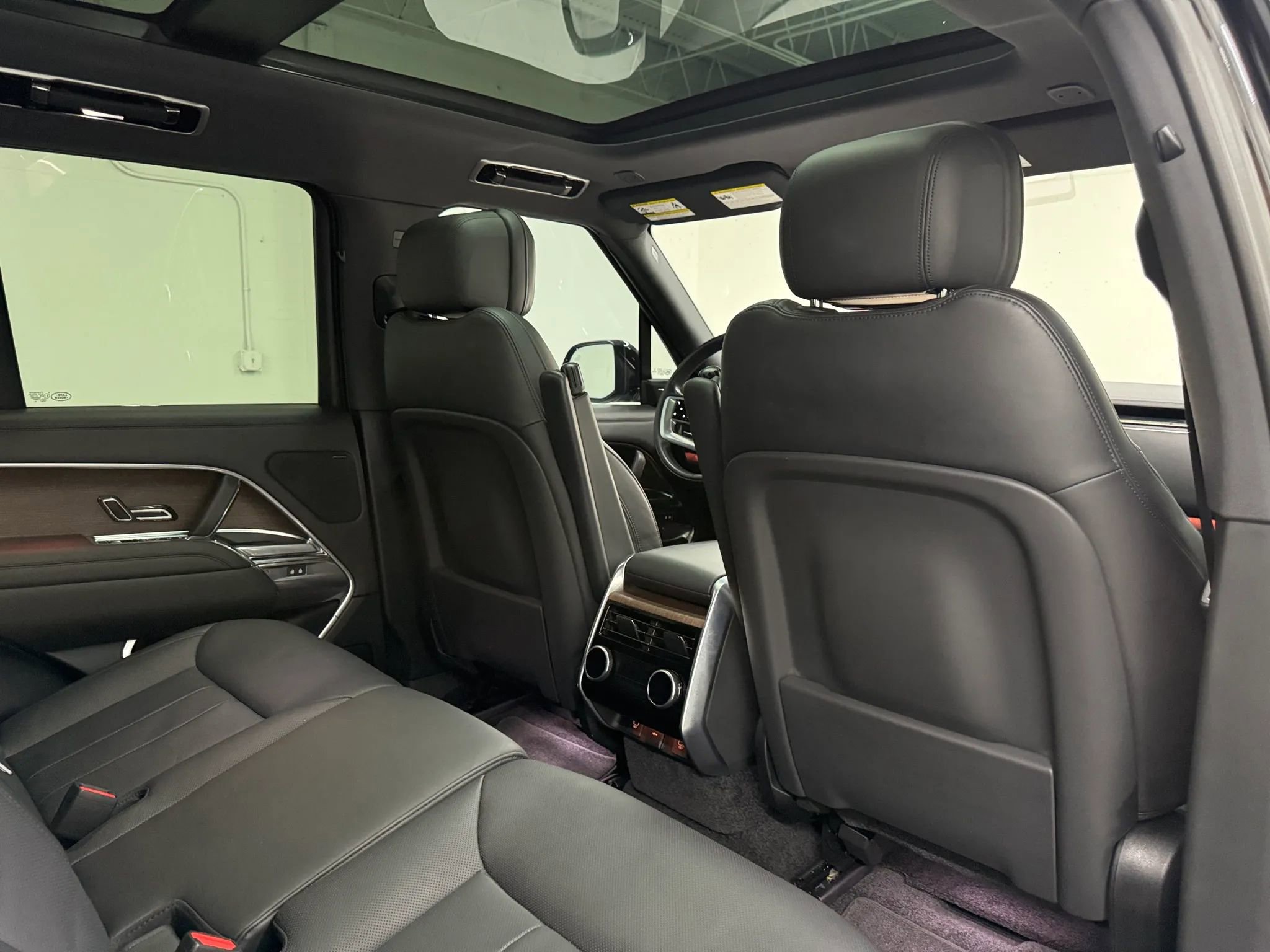 Used 2023 Land Rover Range Rover SE image 11