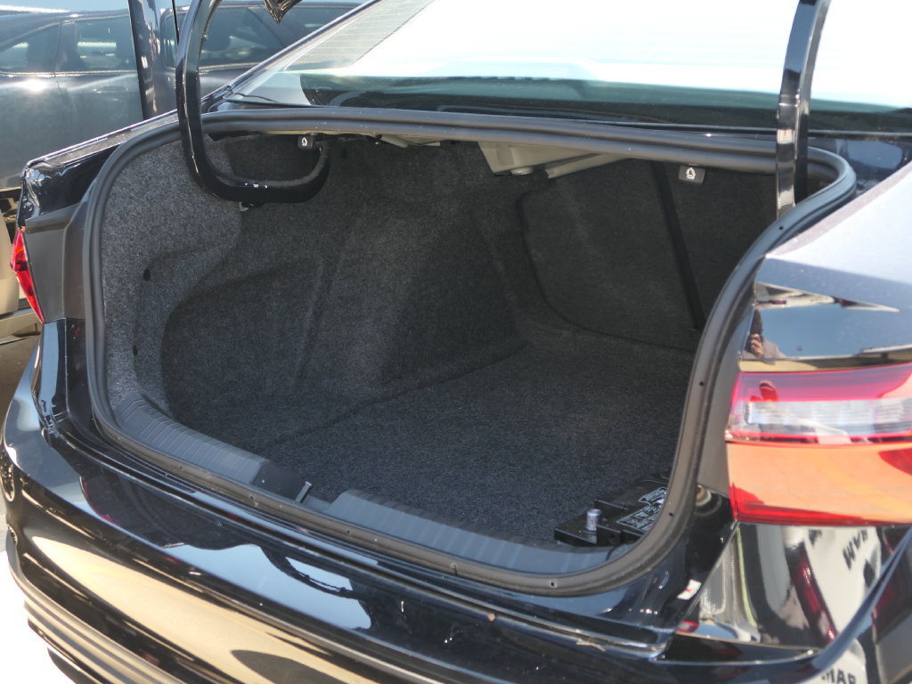 Used 2025 Volkswagen Jetta Sport FWD image 19