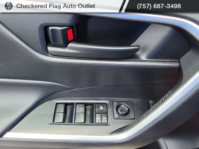 Used 2021 Toyota RAV4 LE AWD/4WD image 21