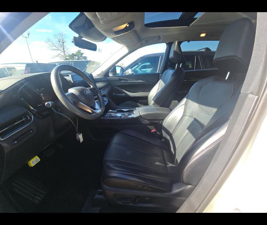 Used 2023 INFINITI QX60 Luxe w/ Performance Audio Package image 3