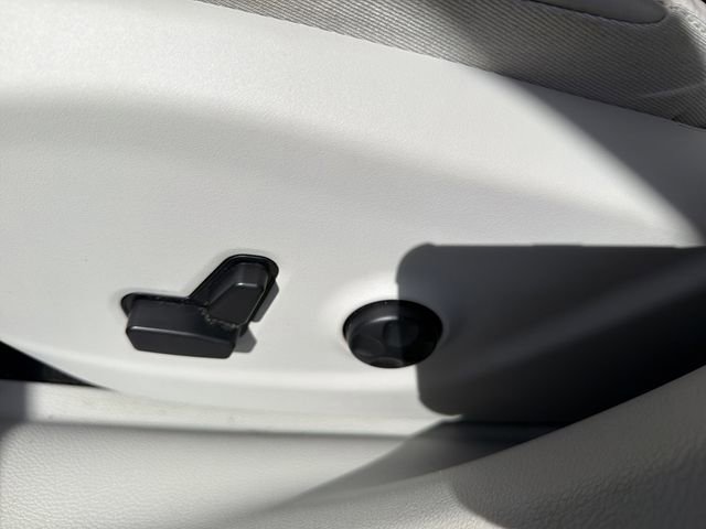 Used 2021 Jeep Cherokee Latitude Plus AWD/4WD image 15