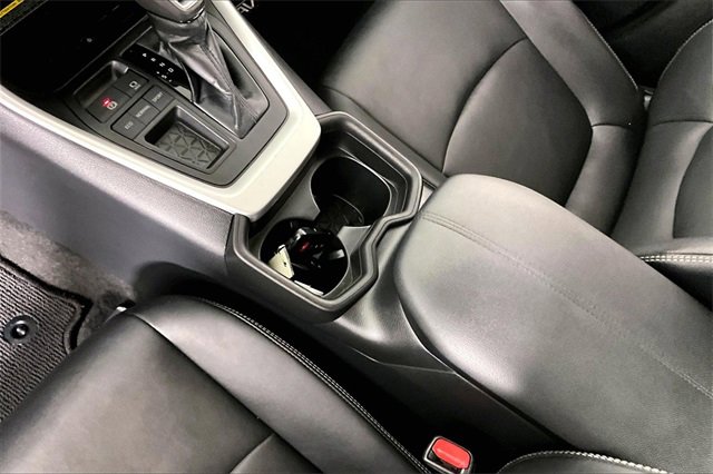 Used 2021 Toyota RAV4 XLE Premium image 18