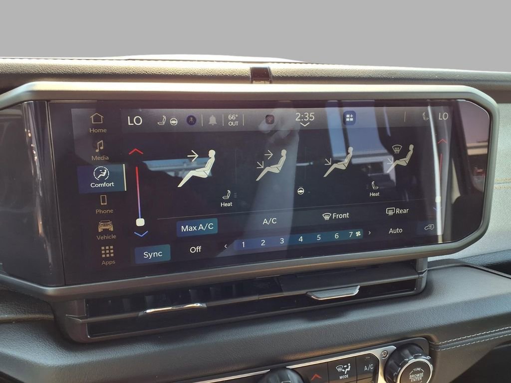 Used 2025 Jeep Wrangler Sahara image 6