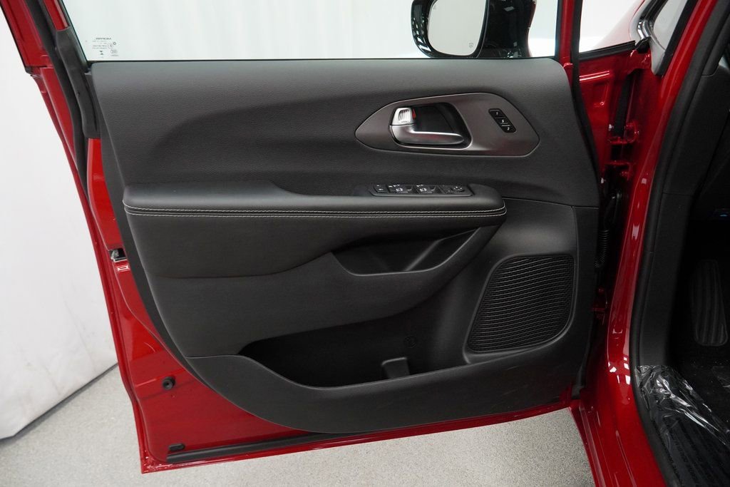 New 2026 Chrysler Pacifica Select image 28