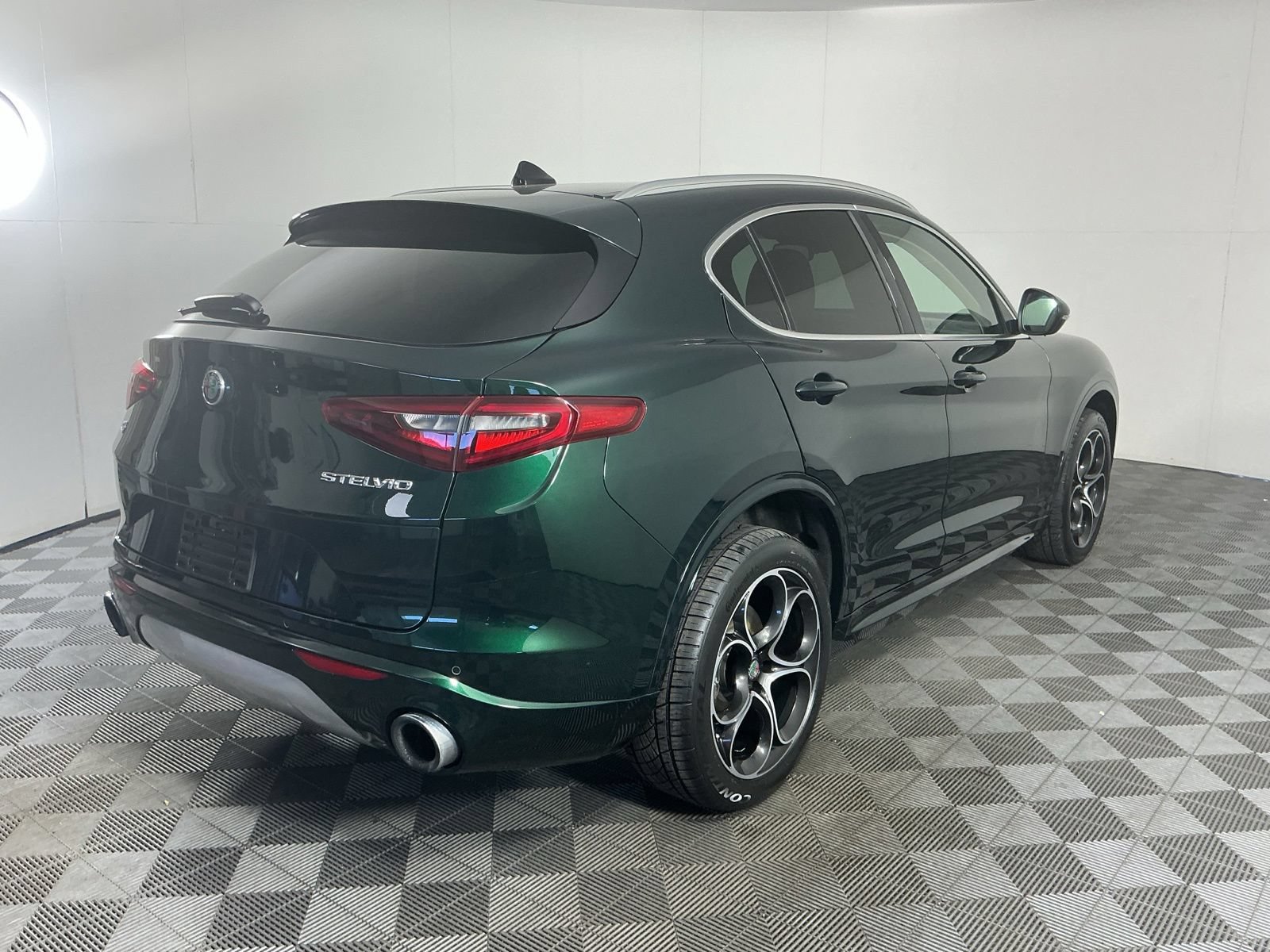 Used 2020 Alfa Romeo Stelvio Ti Lusso w/ Quick Order Package 22X Lusso AWD/4WD image 9