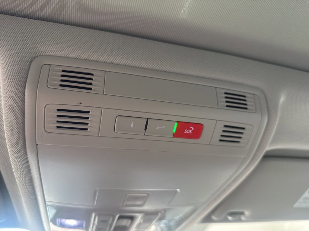 Certified 2025 Volkswagen Taos SE image 25