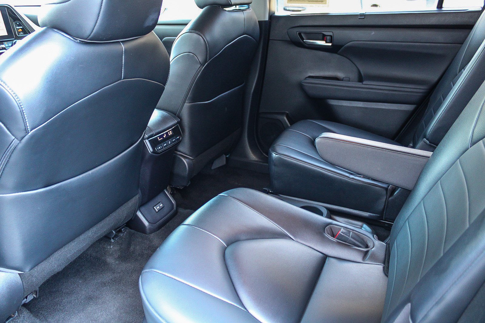 Used 2023 Toyota Highlander XLE FWD image 20