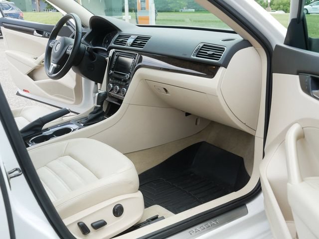 Used 2014 Volkswagen Passat 1.8T SEL Premium FWD image 20