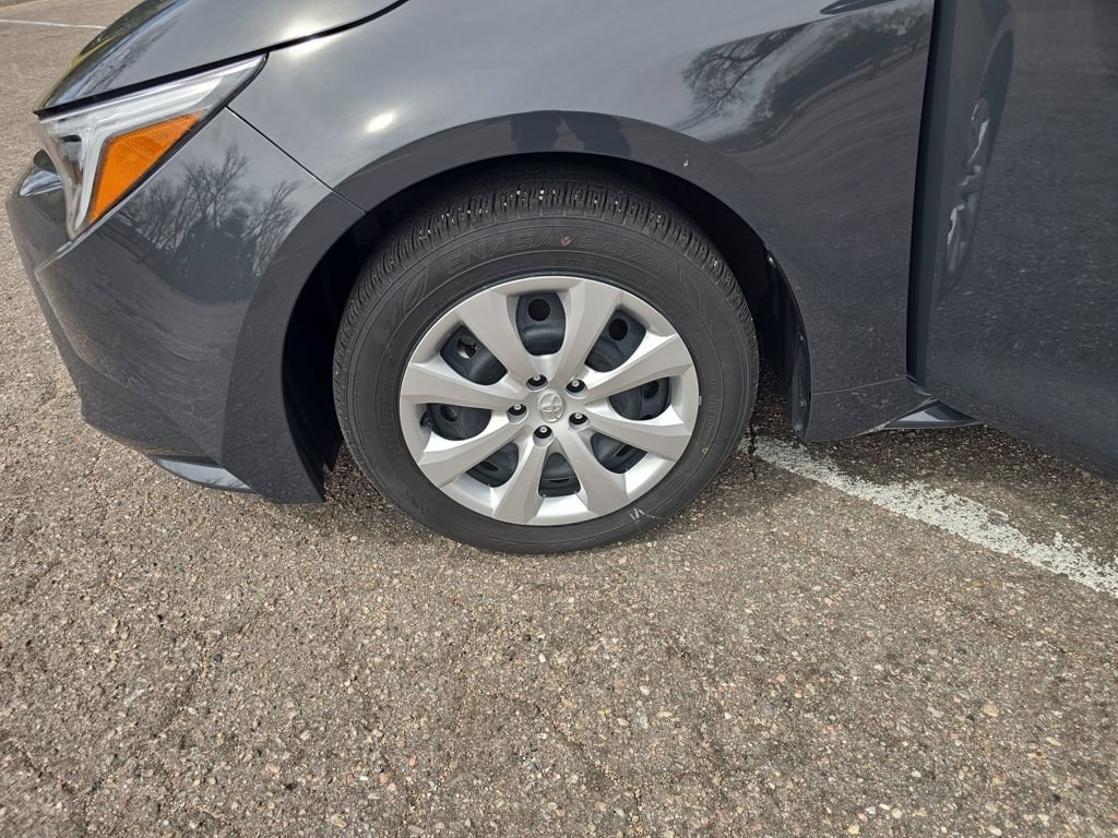 Used 2025 Toyota Corolla LE AWD/4WD image 27