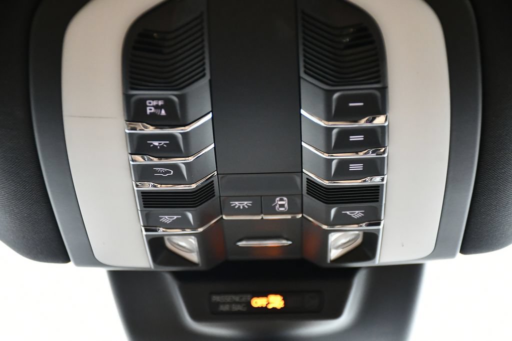 Certified 2023 Porsche Macan S AWD/4WD image 18