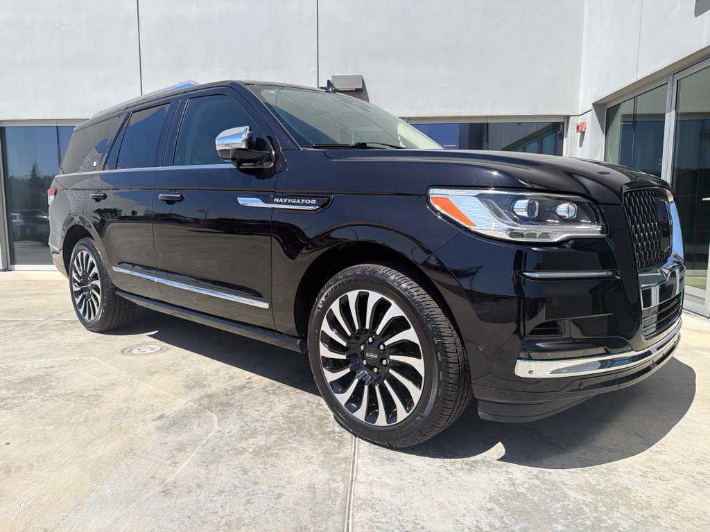 Used 2024 Lincoln Navigator Black Label AWD/4WD image 1