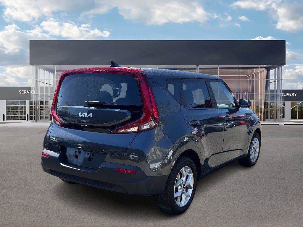 Certified 2022 Kia Soul LX w/ Technology Package image 4