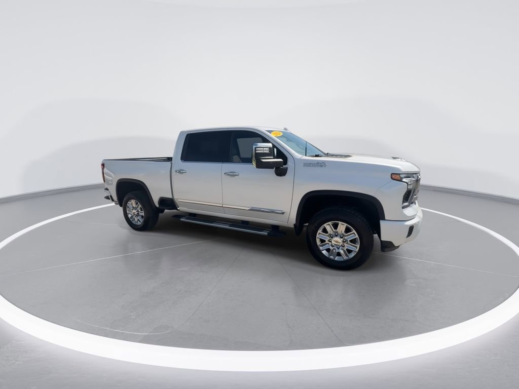 Used 2024 Chevrolet Silverado 2500 High Country w/ Technology Package AWD/4WD image 2