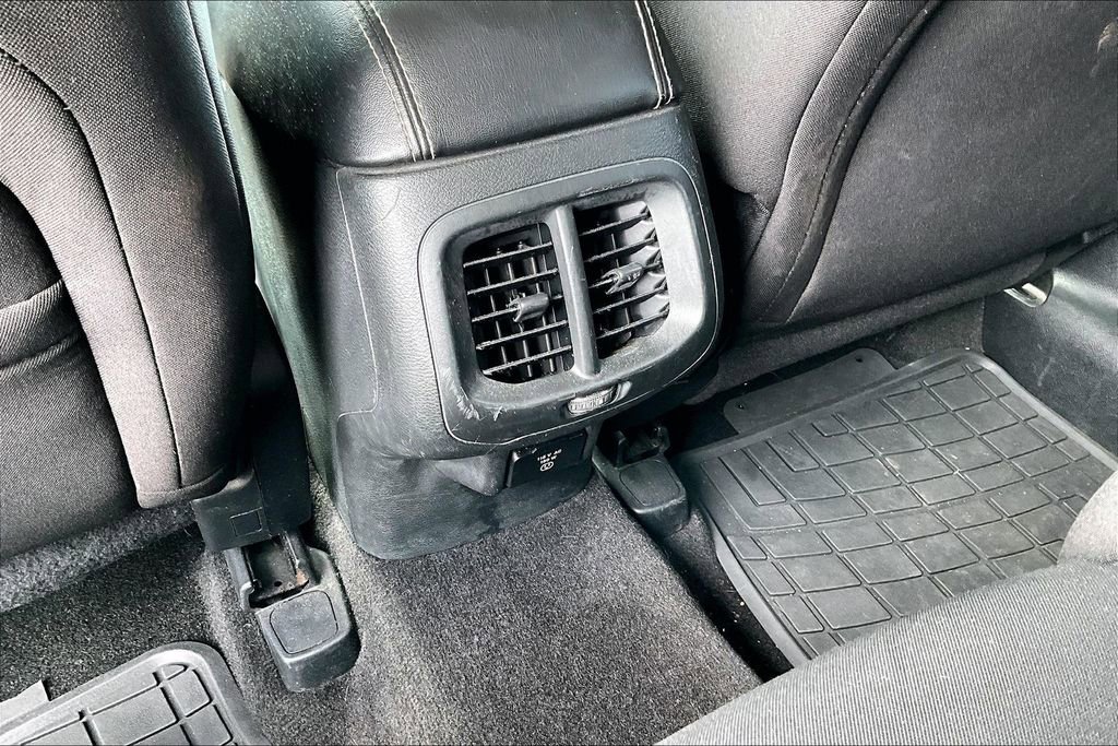 Used 2015 Jeep Cherokee Latitude w/ Comfort/Convenience Group FWD image 23