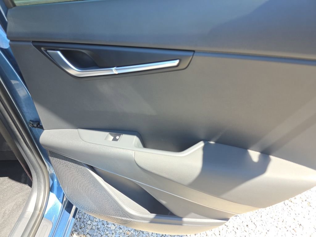 Used 2025 Kia Niro EX FWD image 17