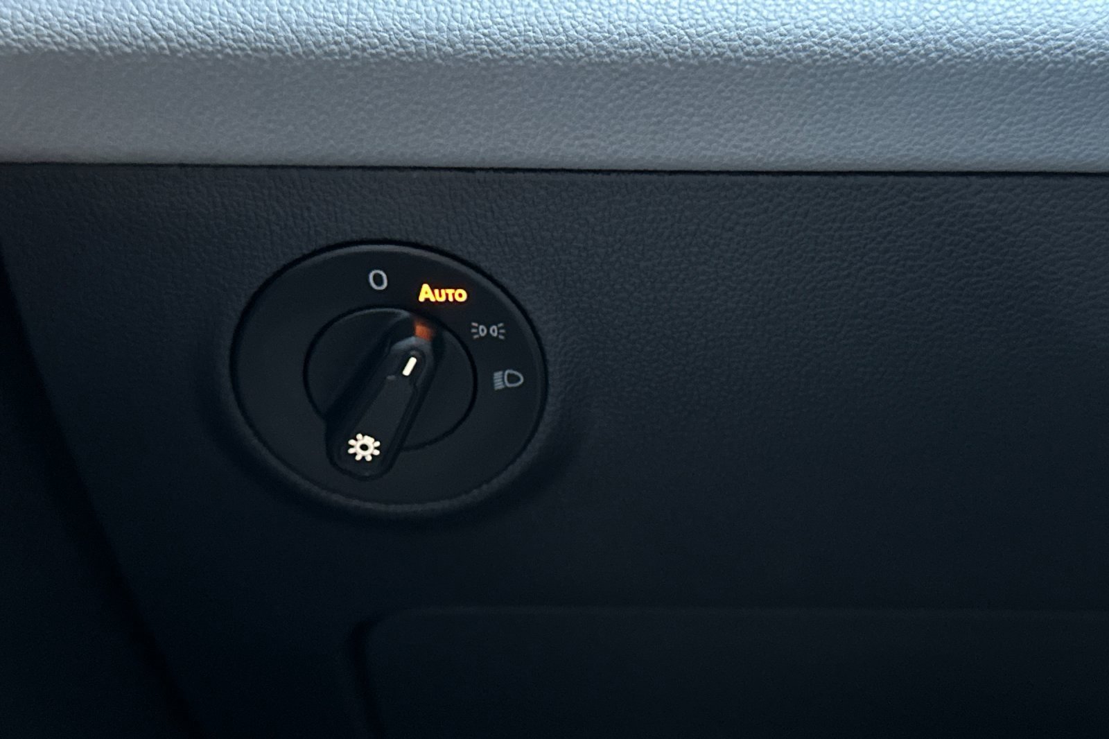 Used 2022 Volkswagen Taos SE image 28