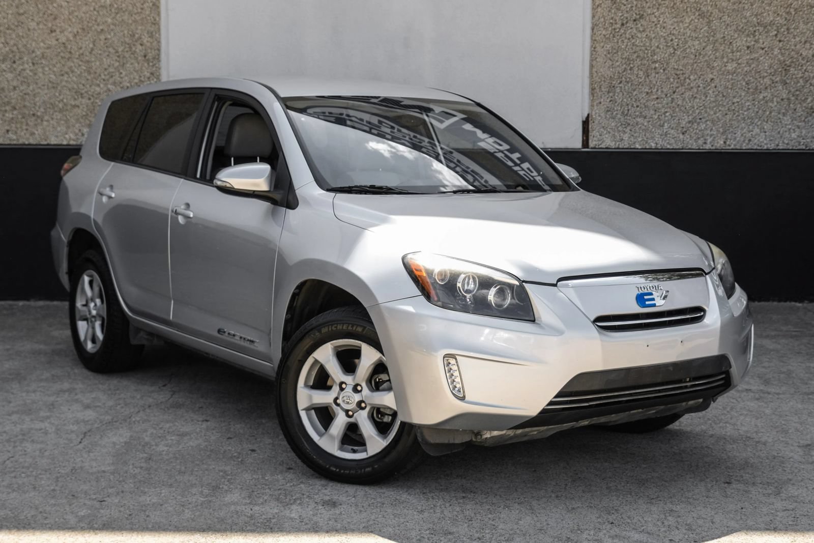 Used 2014 Toyota RAV4 EV FWD image 5