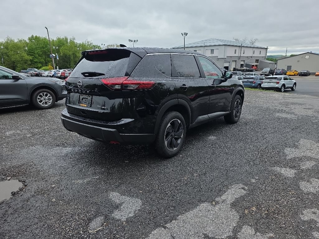 Used 2024 Nissan Rogue SV AWD/4WD image 6
