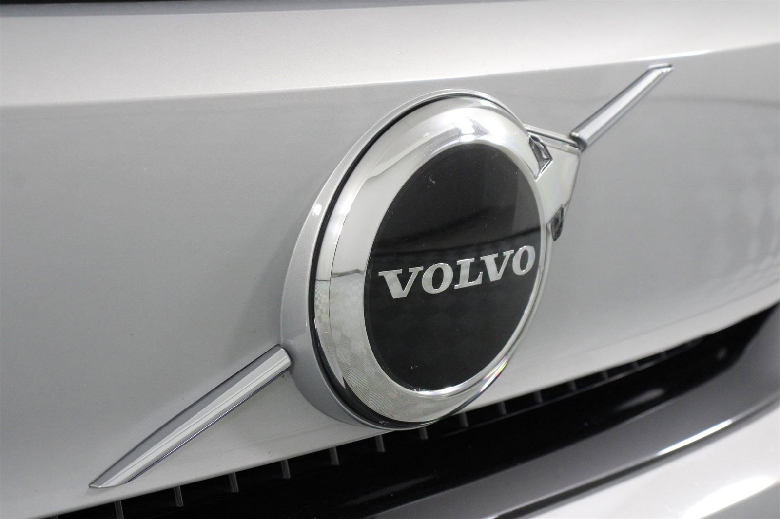 Certified 2023 Volvo C40 Recharge Core w/ Climate Package image 25