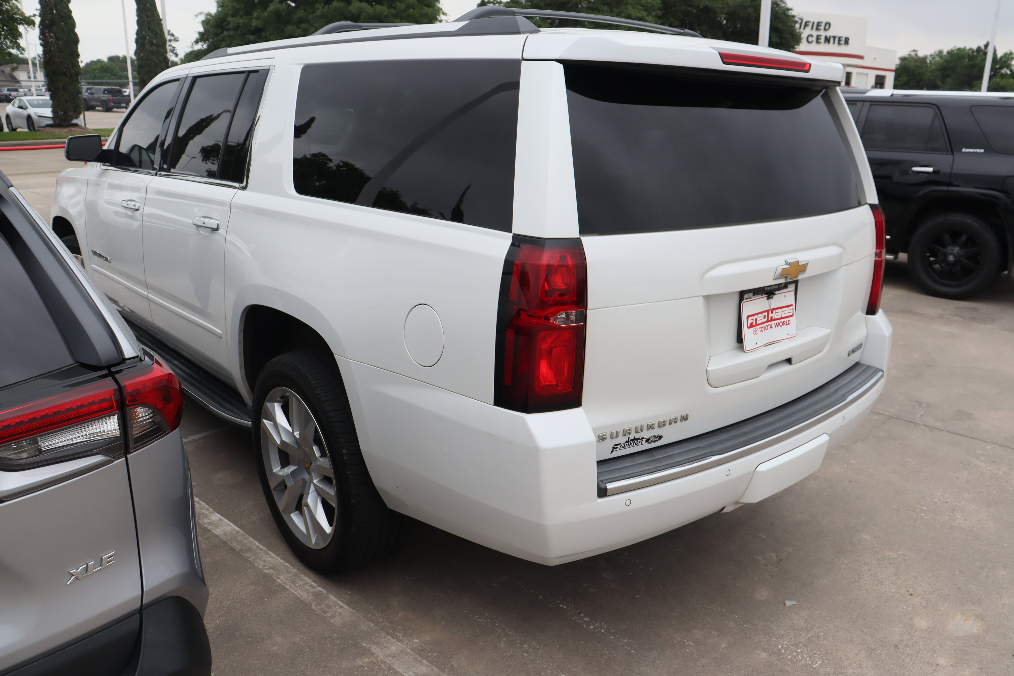 Used 2017 Chevrolet Suburban Premier AWD/4WD image 7