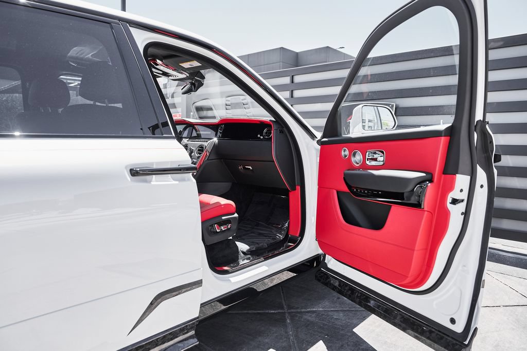 Used 2026 Rolls-Royce Cullinan AWD/4WD image 32