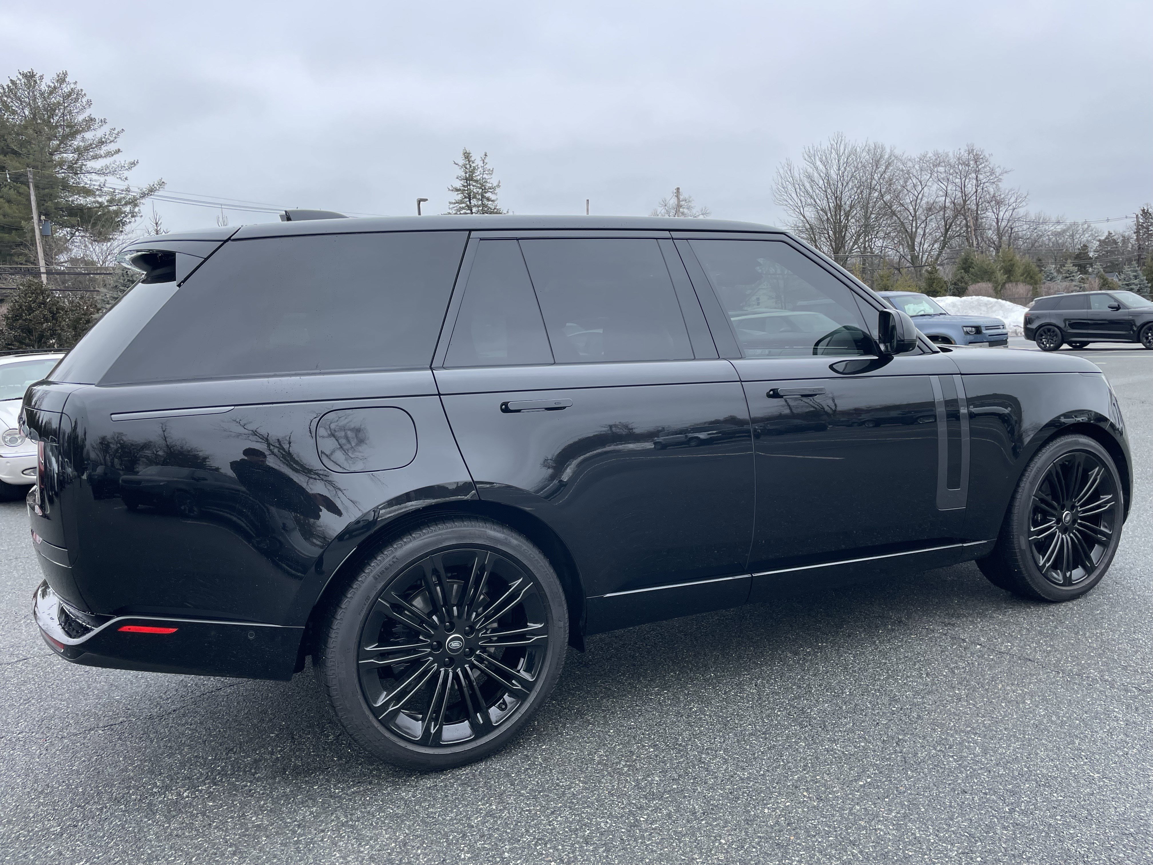 Certified 2025 Land Rover Range Rover SE image 7