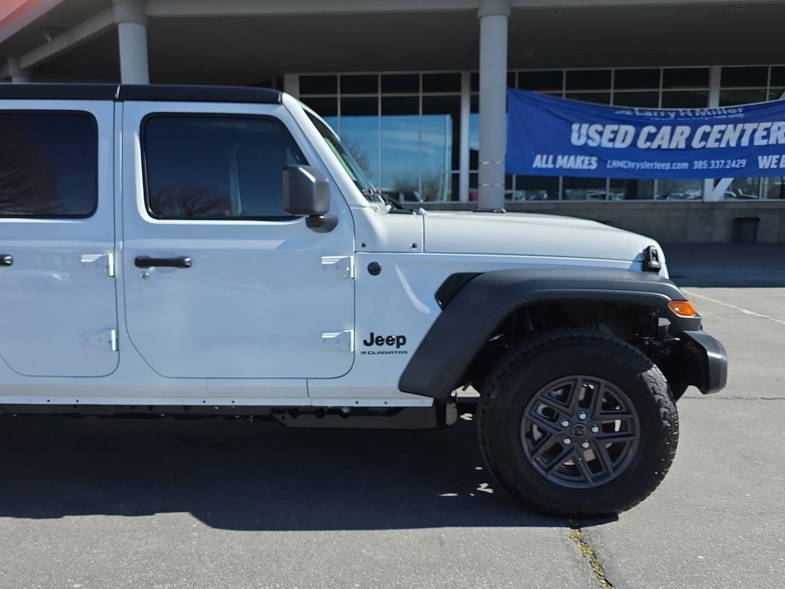 New 2026 Jeep Gladiator Sport AWD/4WD image 12