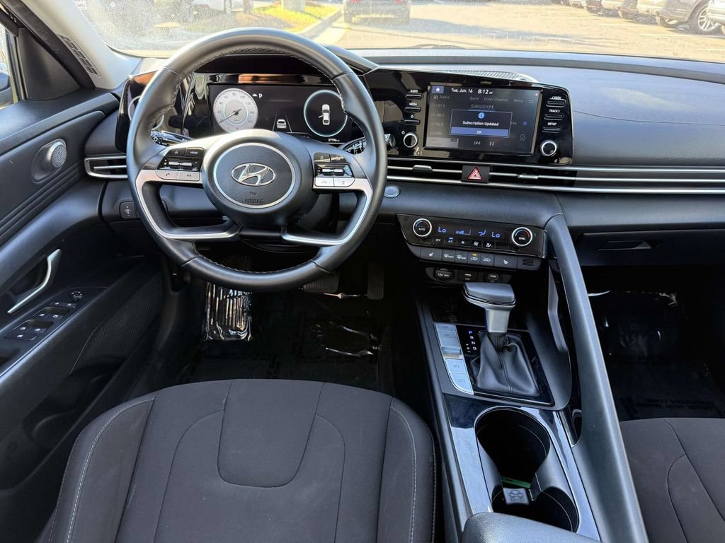 Used 2021 Hyundai Elantra SEL w/ Convenience Package FWD image 17