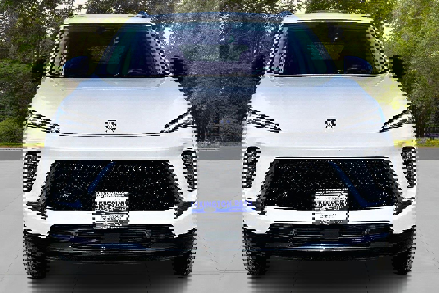 Used 2024 Buick Envision Sport Touring image 2