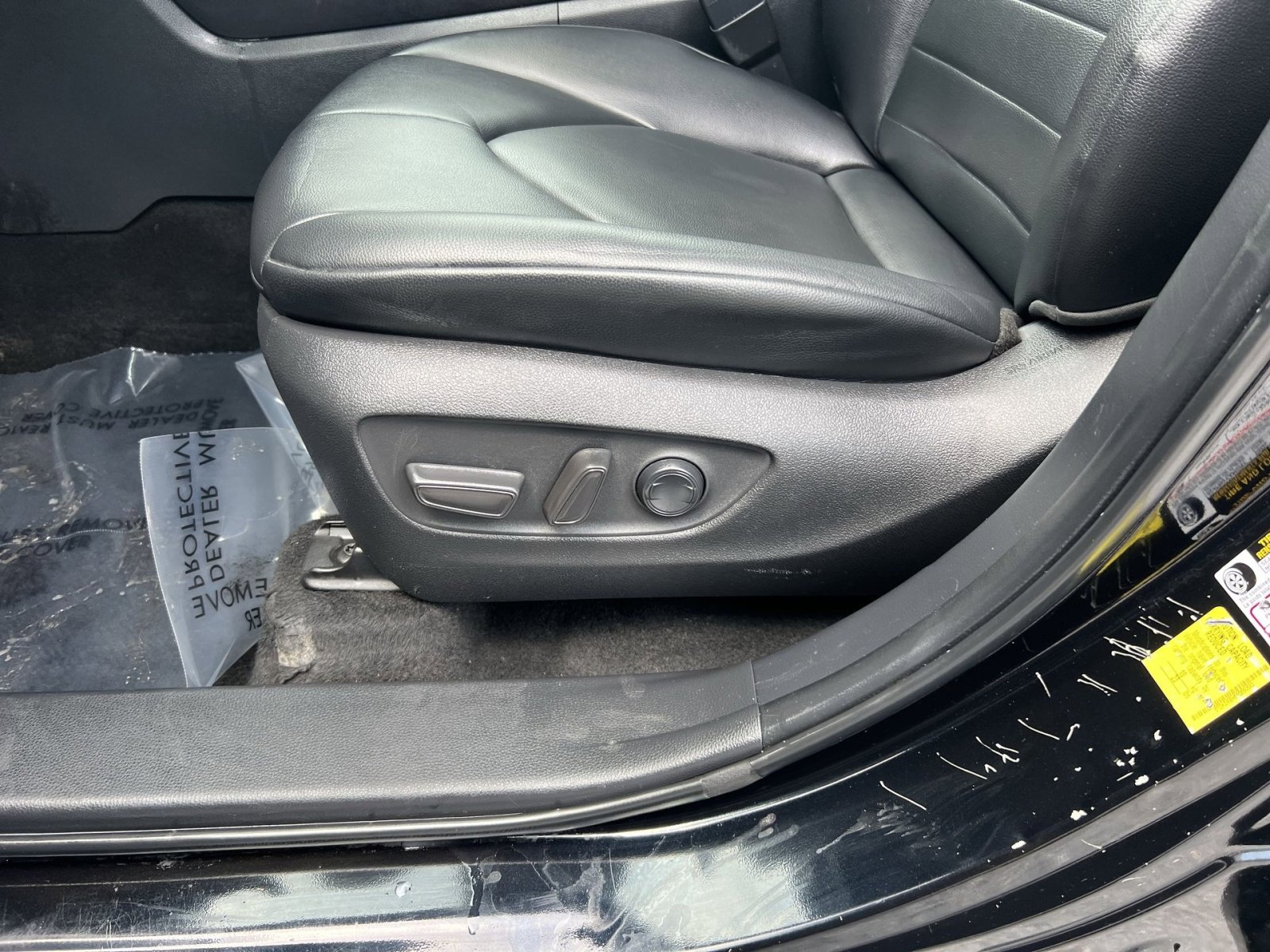 Used 2024 Toyota Highlander XLE AWD/4WD image 14