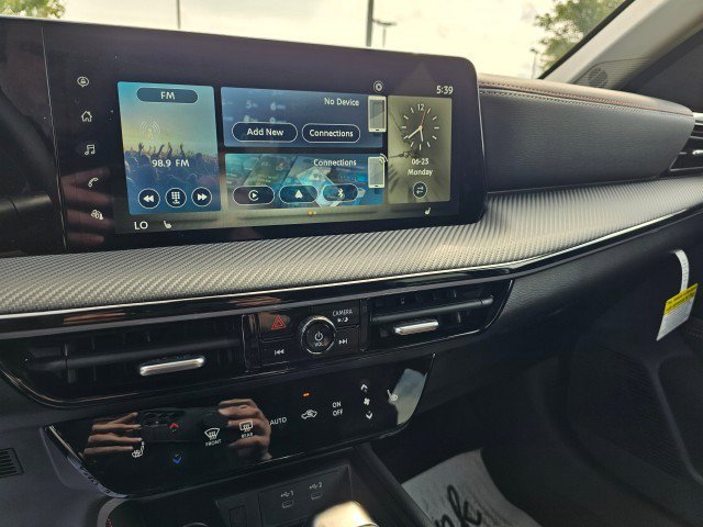 New 2025 Nissan Kicks SR w/ SR Premium Package image 37