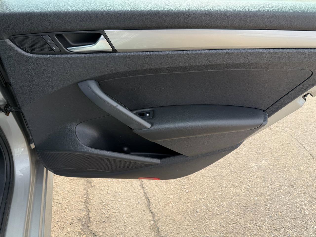 Used 2013 Volkswagen Passat 2.5 S FWD image 17