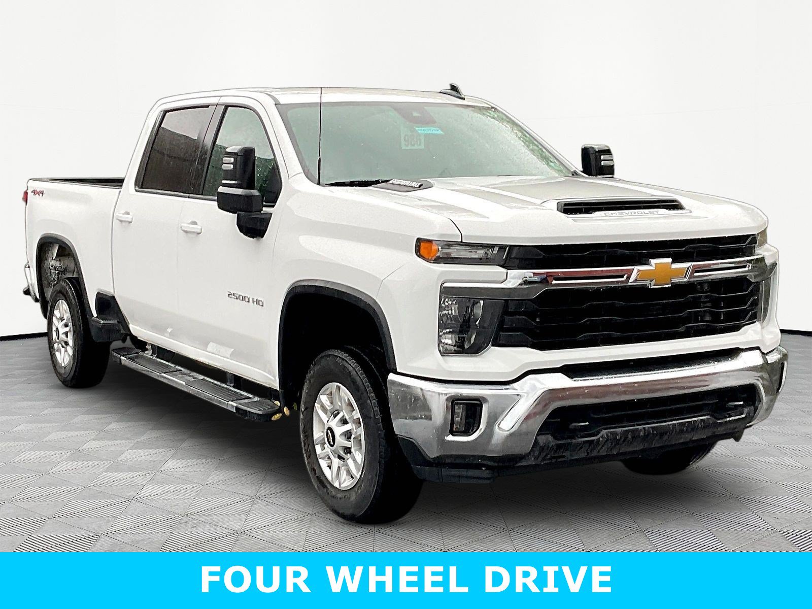 Used 2025 Chevrolet Silverado 2500 LT w/ Convenience Package AWD/4WD image 3