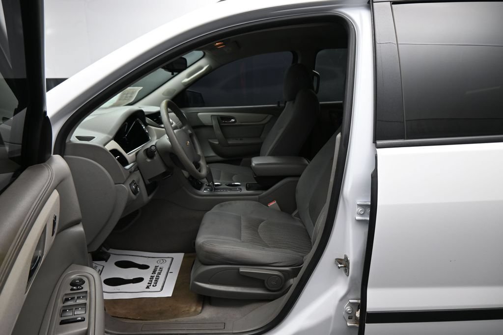 Used 2017 Chevrolet Traverse LS FWD image 9