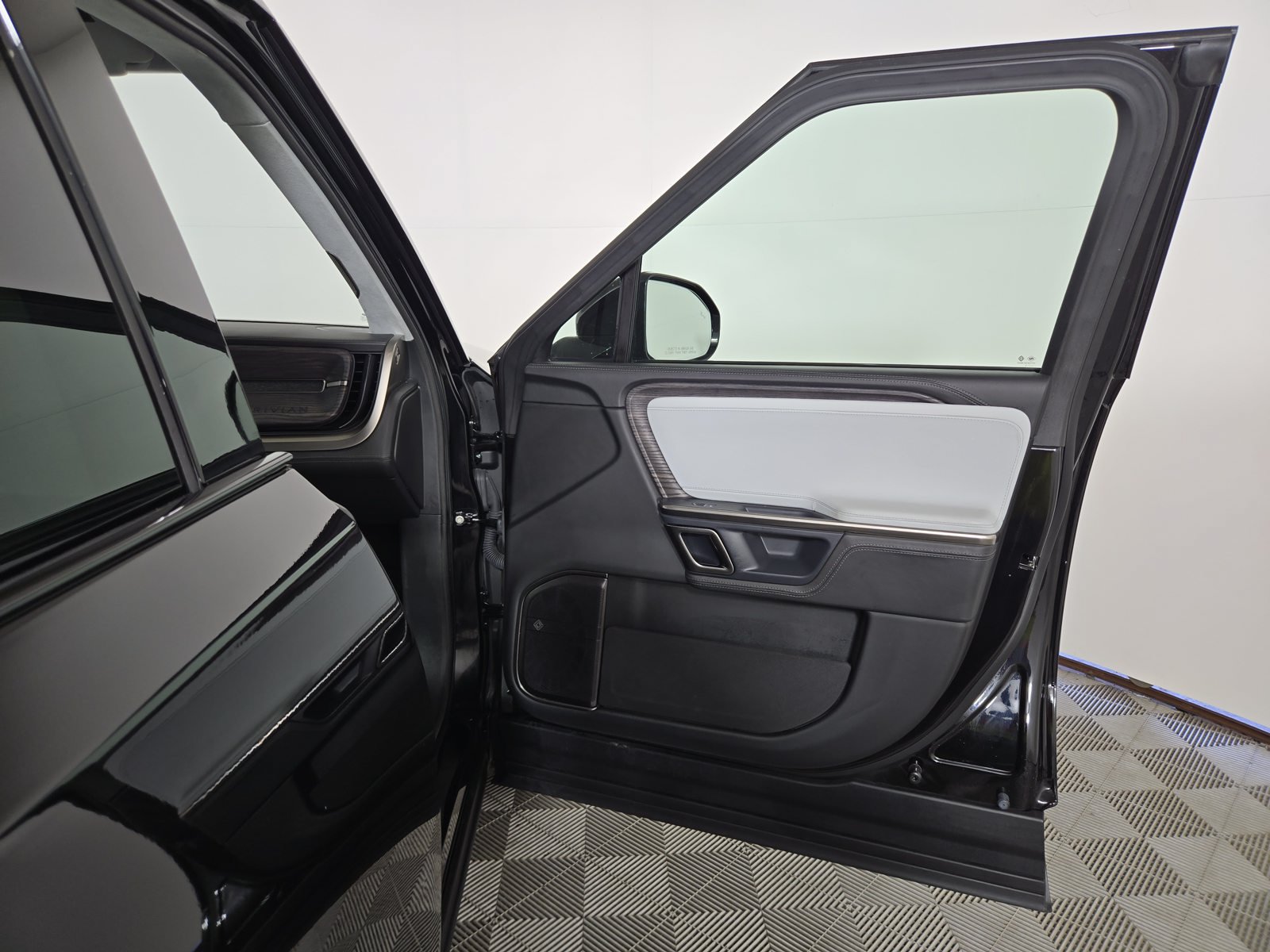 Used 2023 Rivian R1T Adventure Quad AWD/4WD image 18