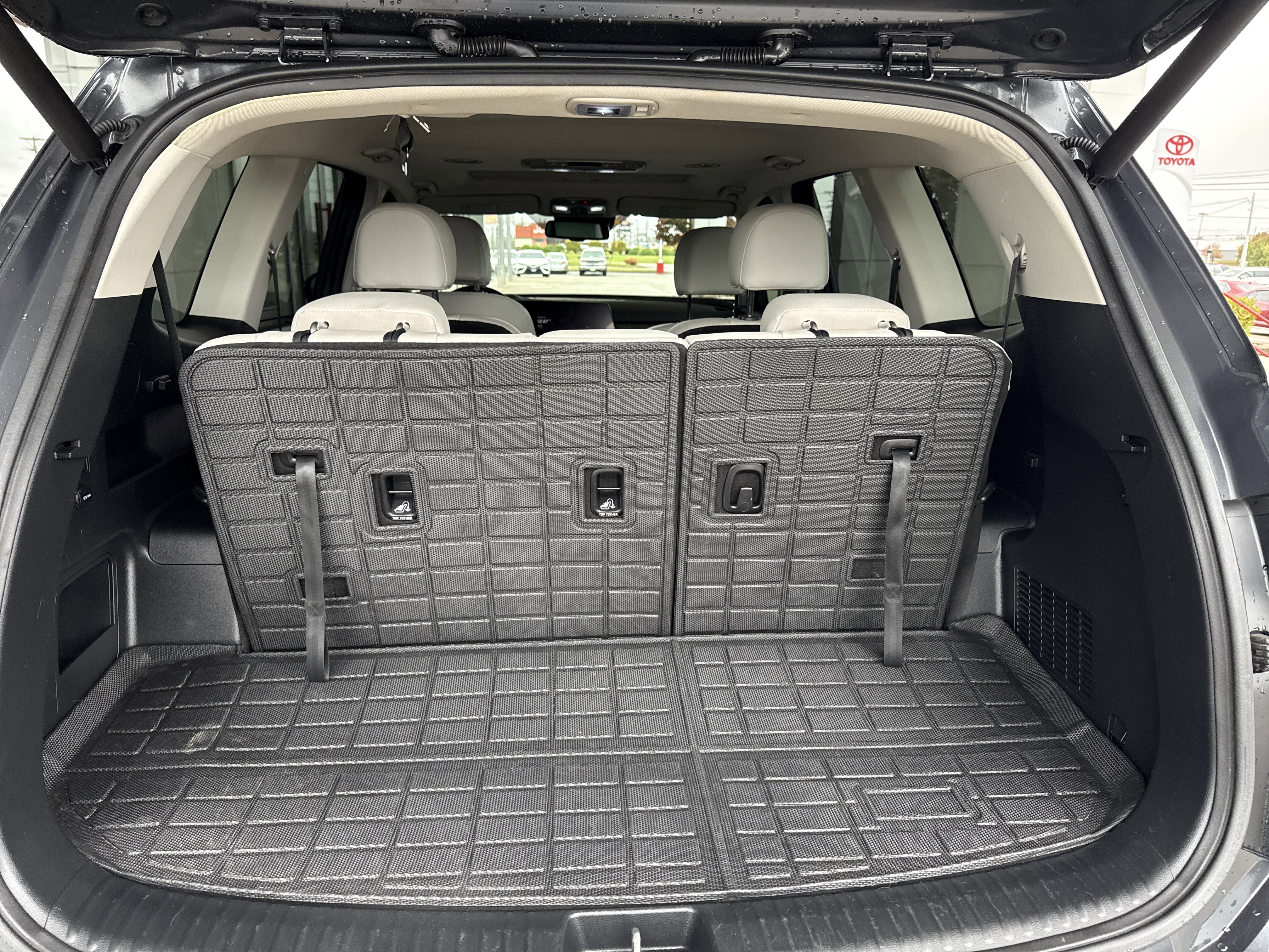 Used 2023 Kia Telluride EX w/ EX Captain's Chair Package image 16