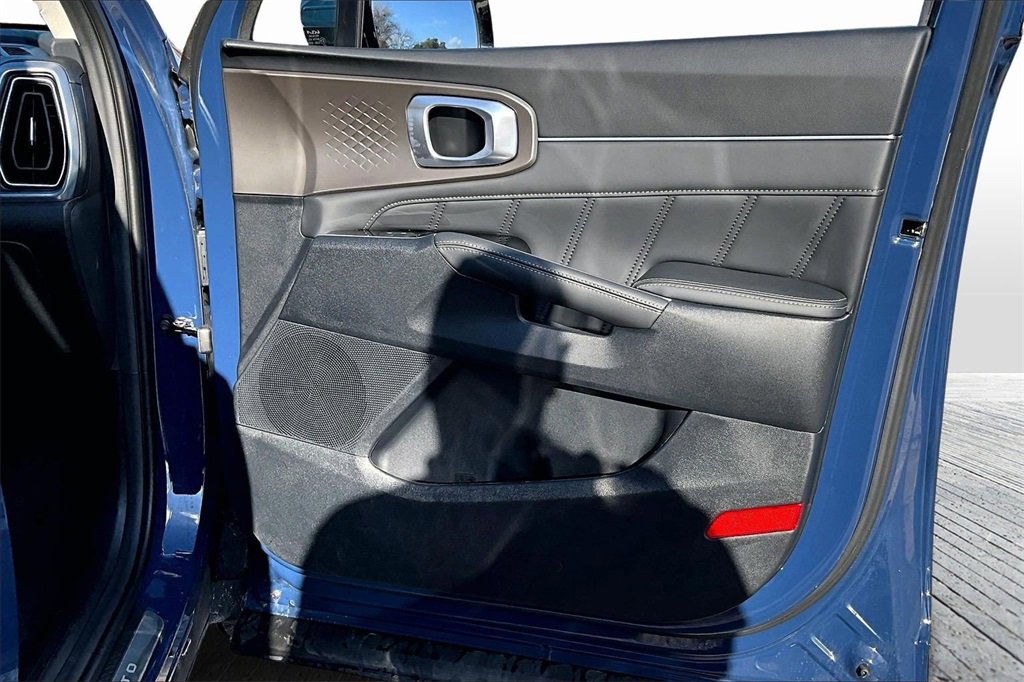 Used 2025 Kia Sorento SX image 19