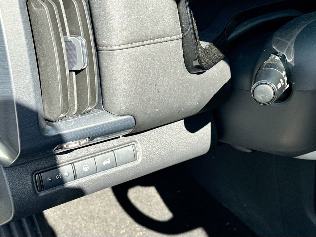 Used 2024 Nissan Pathfinder SL image 10