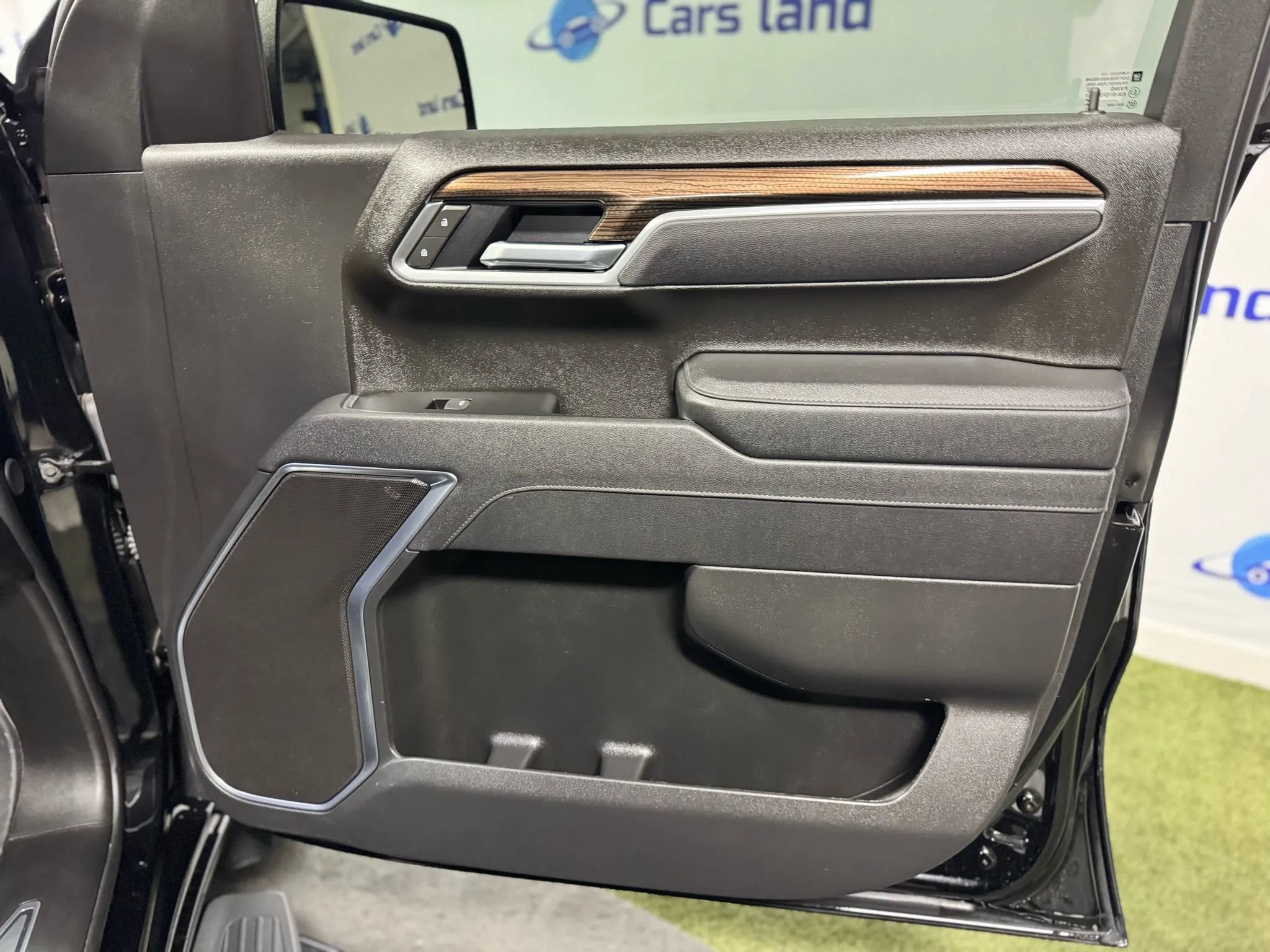 Used 2025 Chevrolet Silverado 1500 RST w/ Protection Package AWD/4WD image 13