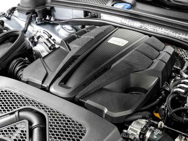 Certified 2022 Porsche Macan S AWD/4WD image 28