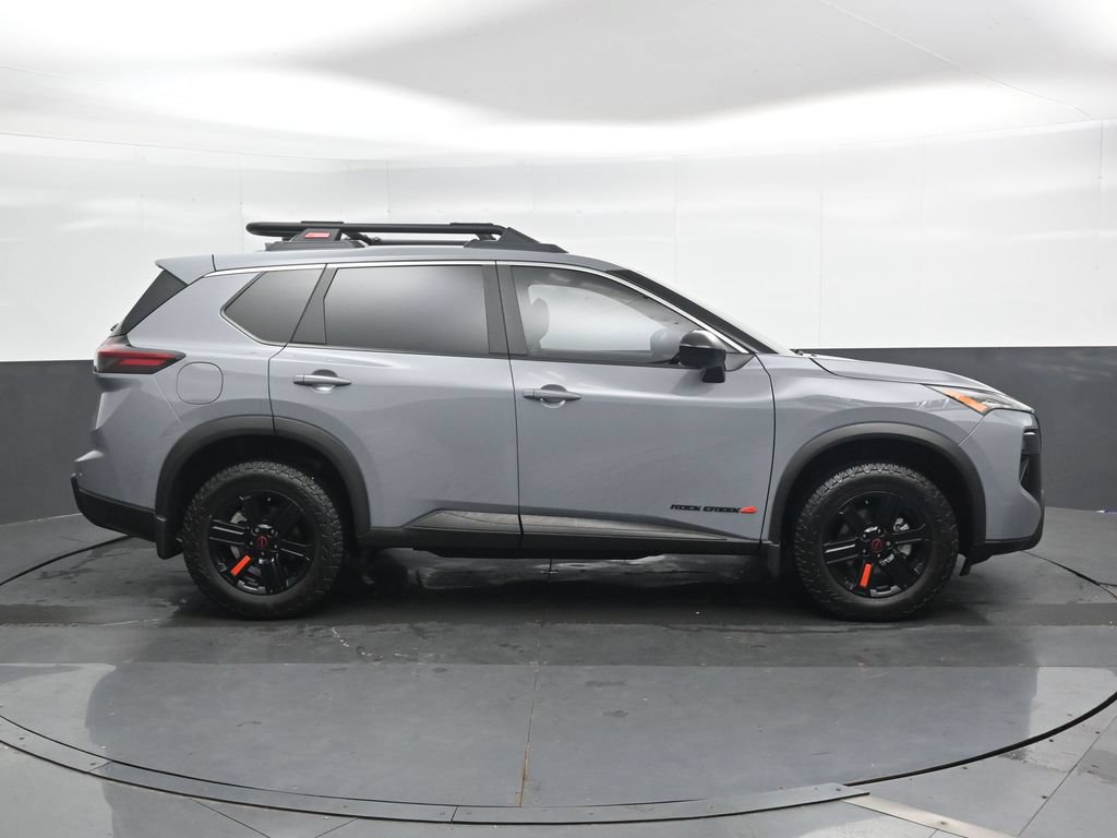 Used 2025 Nissan Rogue SV AWD/4WD image 3