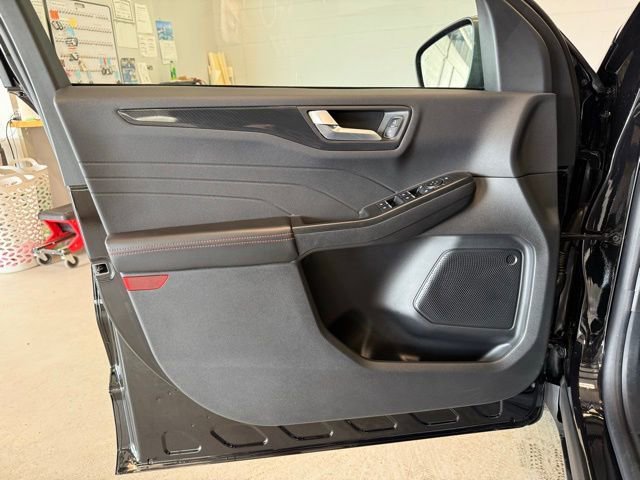 Used 2025 Ford Escape ST-Line w/ Tech Pack #1 AWD/4WD image 24