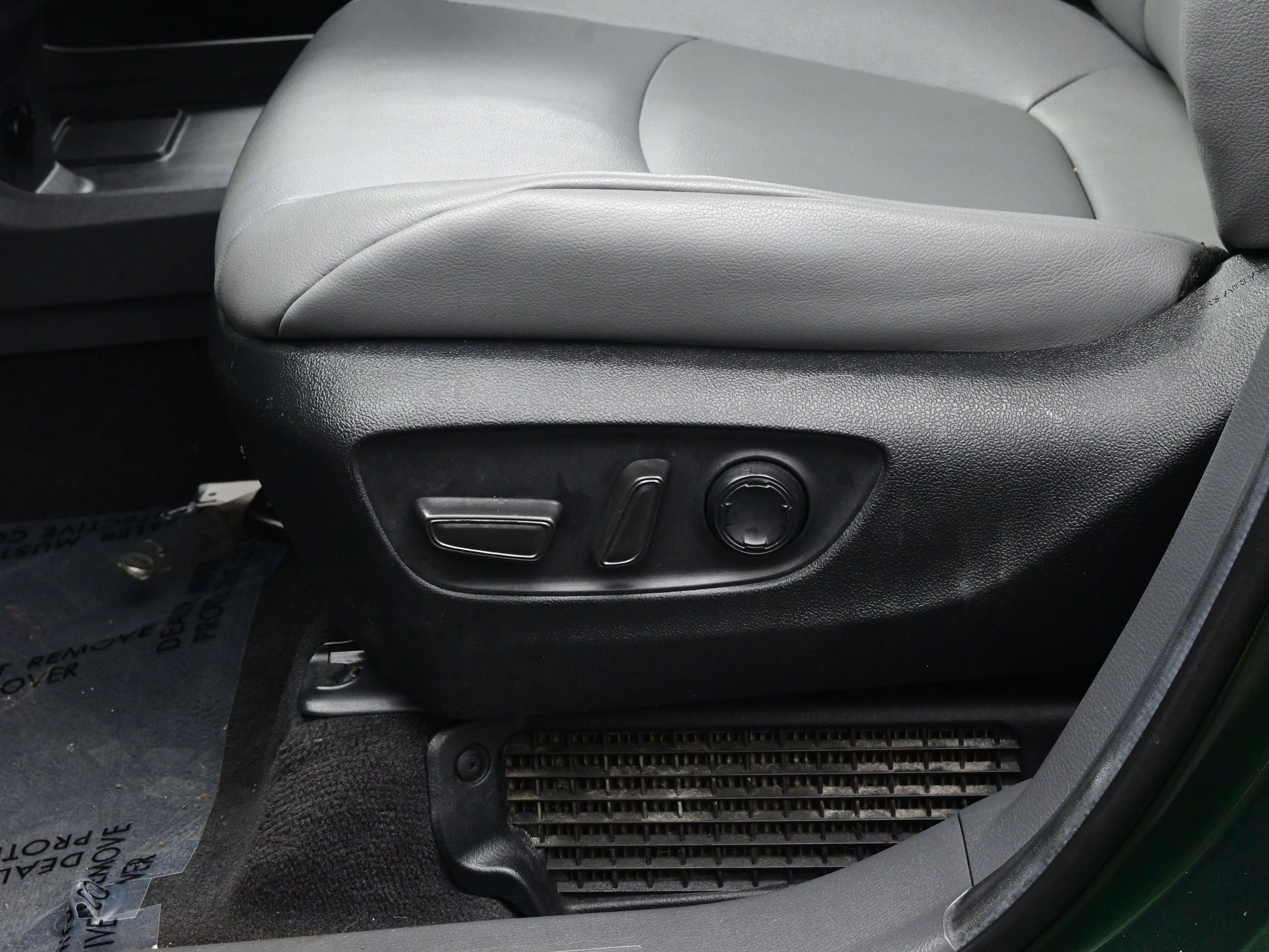 Used 2024 Toyota Sienna XLE image 11