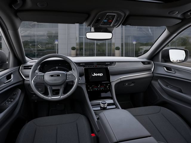 Used 2025 Jeep Grand Cherokee Laredo w/ Luxury Tech Group I AWD/4WD image 14