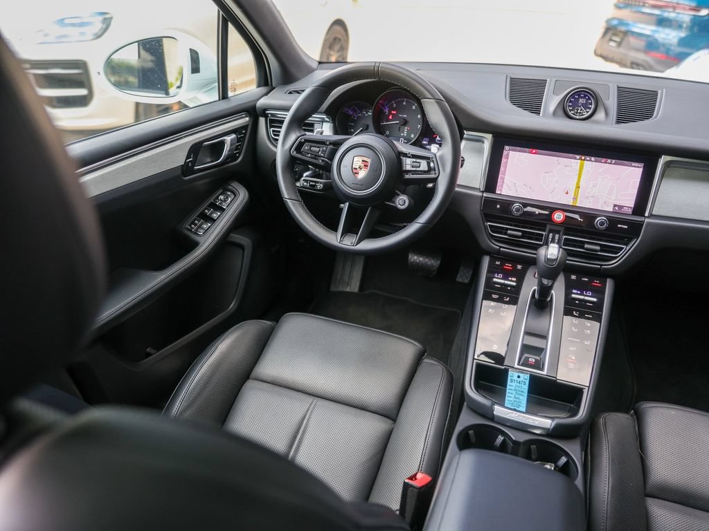 Certified 2026 Porsche Macan AWD/4WD image 34