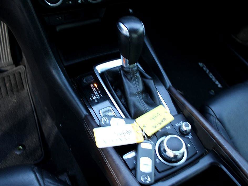 Used 2018 MAZDA MAZDA3 Touring image 16