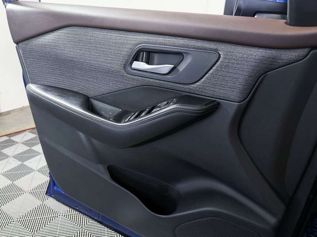 Certified 2023 Nissan Rogue SV FWD image 40