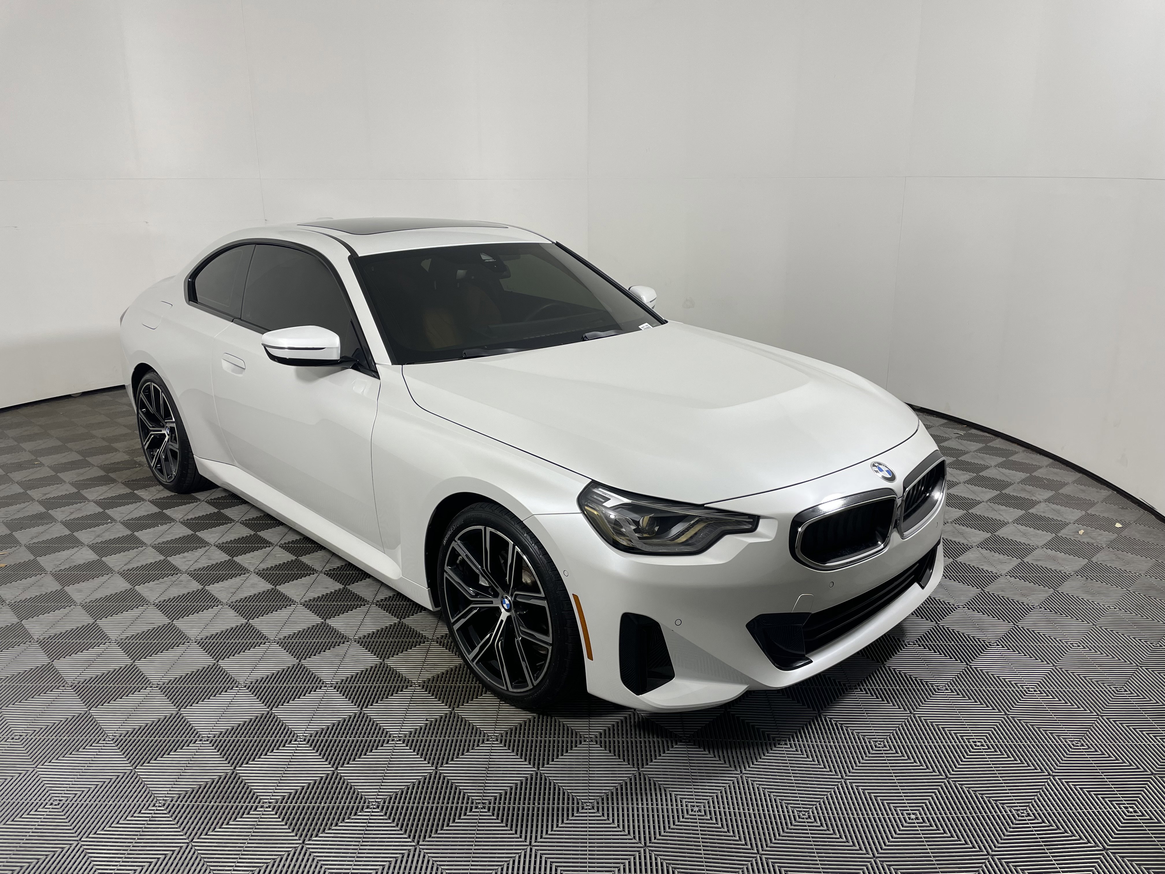 Used 2023 BMW 230i Coupe w/ Premium Package image 7