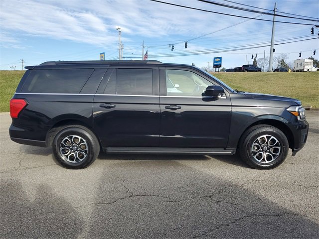 Used 2024 Ford Expedition Max XLT image 3